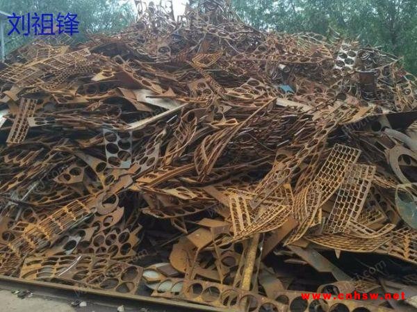 湖北武汉长期专业回收一批工厂废铁边角料图1