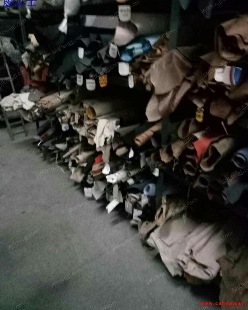 深圳龙岗长期高价大量回收库存皮革布料超纤五金拉链手袋料，鞋材料等图1